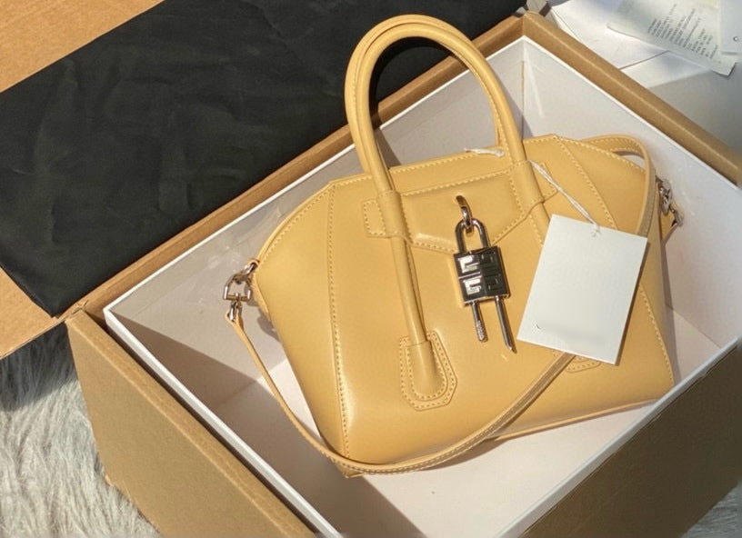 Antigona Padlock Bag