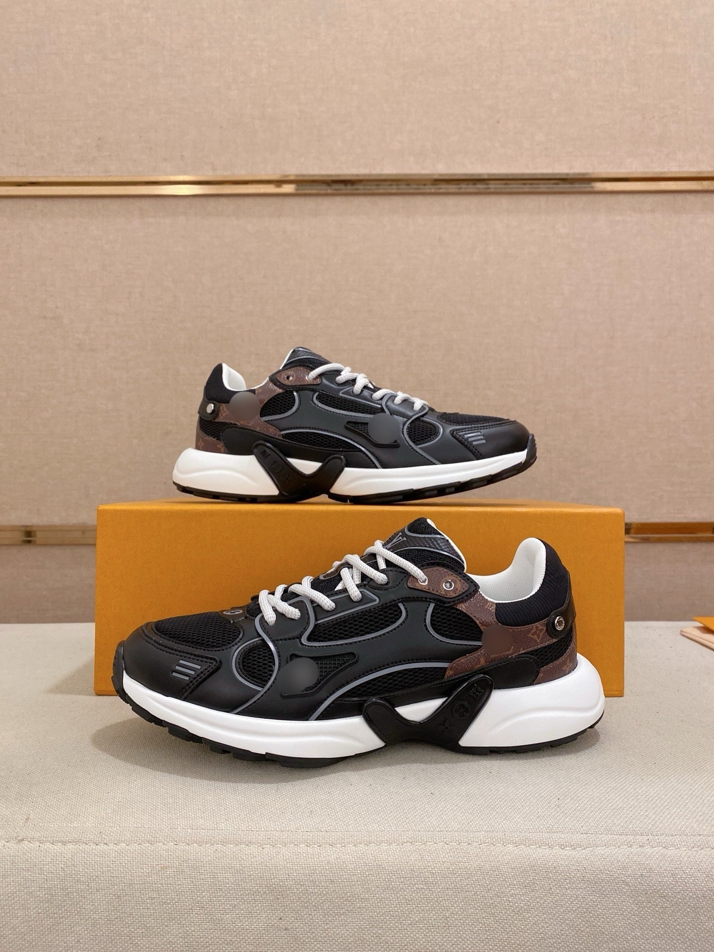 Olympia Sneakers